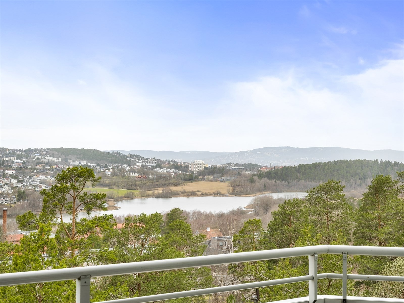 EiendomsMegler 1 v/ Asbjørn Gjerde har gleden av å presentere Bølerskrenten 29! Galleribilde