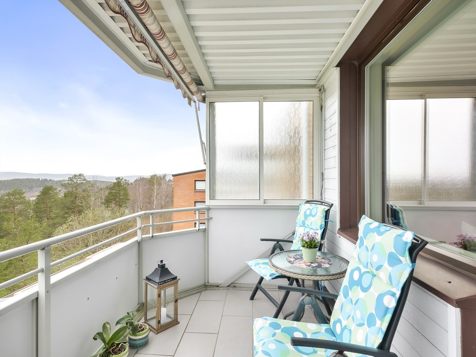 Trivelig, vestvendt balkong på 7m² hvor det er plass for utemøbler og grill. Galleribilde