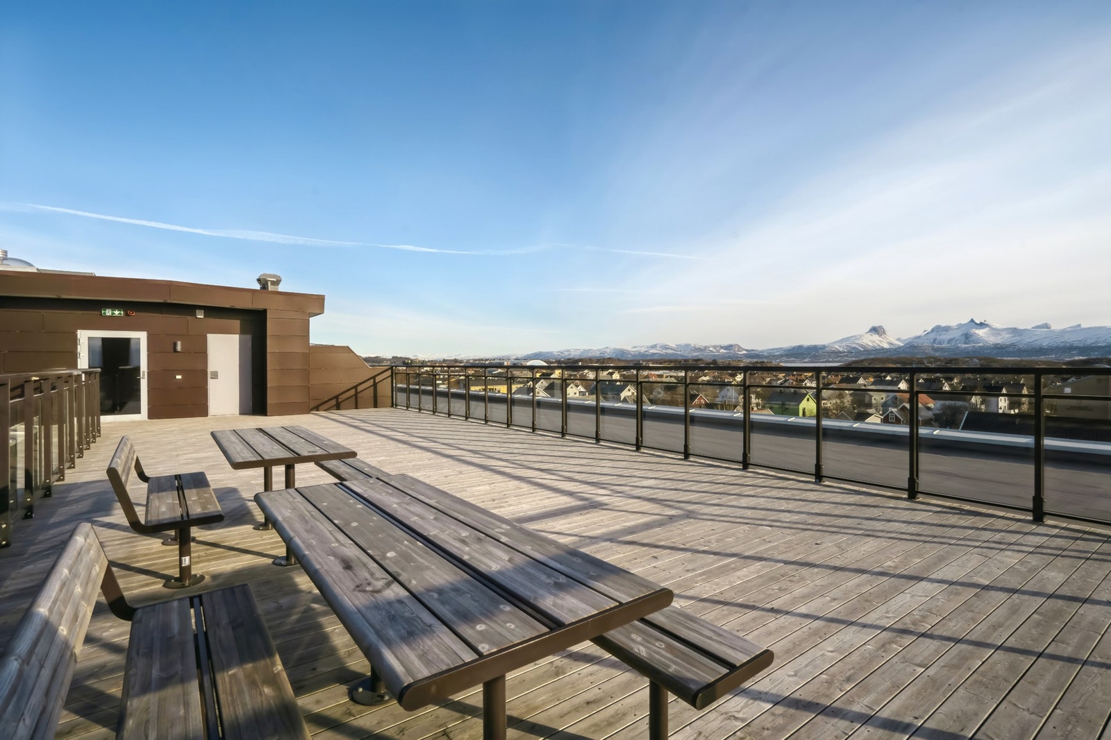 Bygget har fellesparkering for sykkel, fellesrom som kan leies til arrangementer, gjesteleiligheter, takterrasse, badstue og treningsrom! Galleribilde