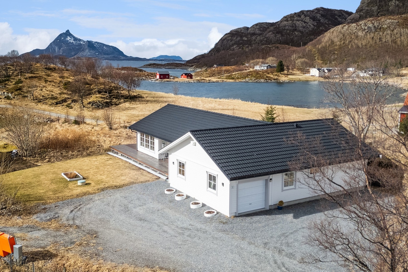 Eiendomsmegler 1 har gleden av å presentere Sjyskjærveien 12! Galleribilde