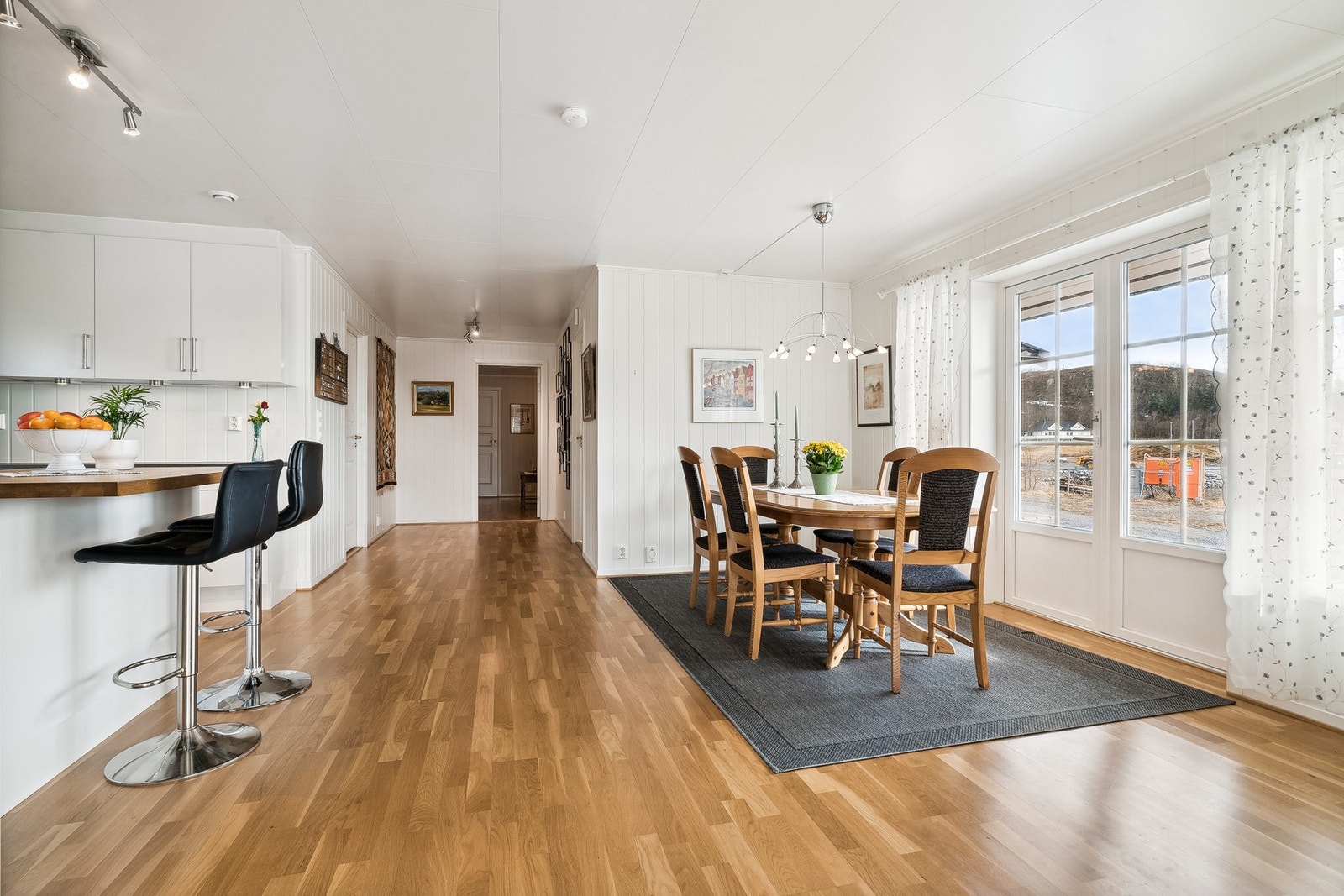 God plass til spisebord Galleribilde