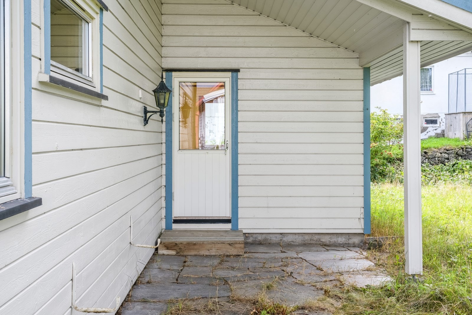 Utgang til hagen fra stuen i 2.etg. Galleribilde