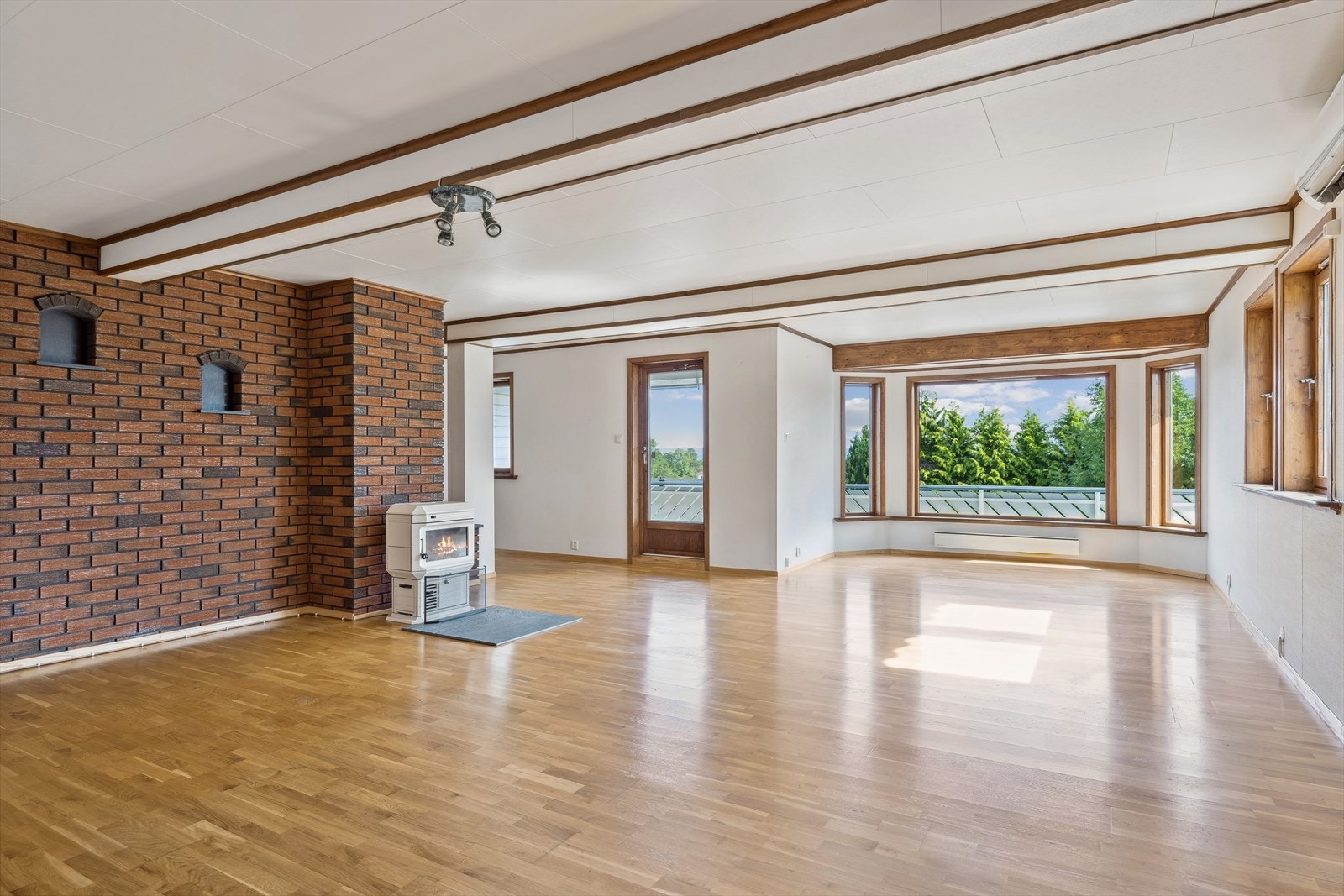 Stuen er meget romslig Galleribilde