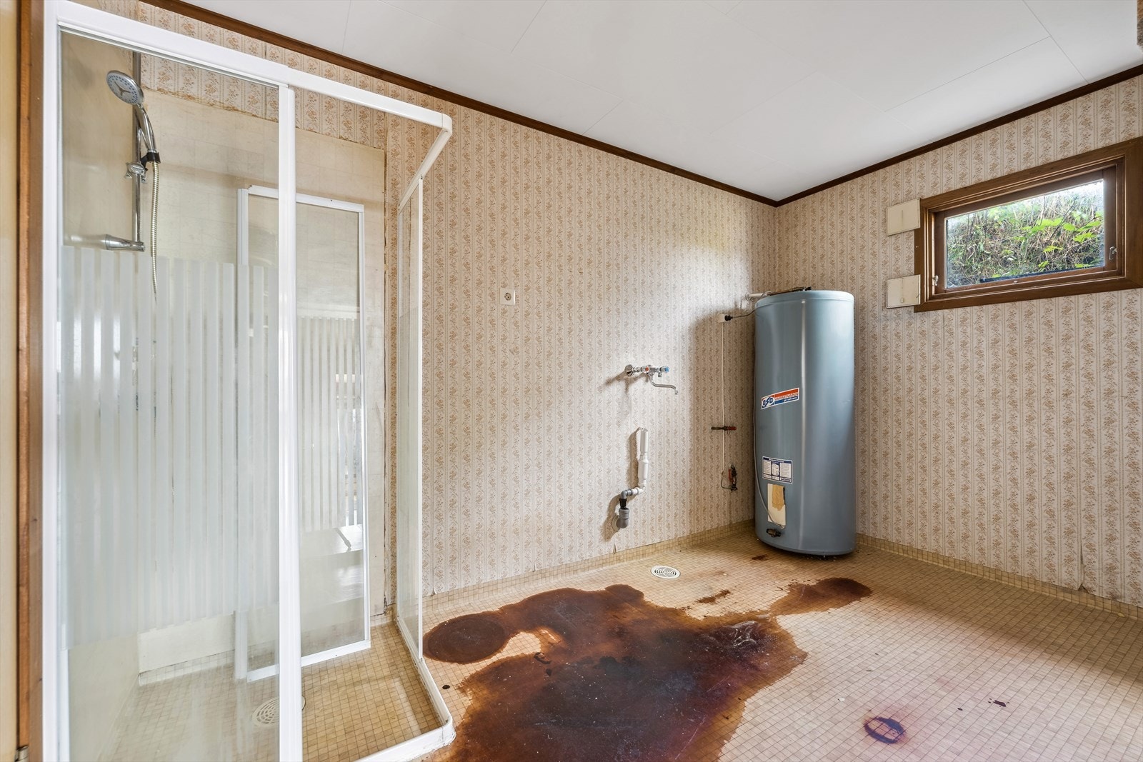 Vaskerom. Taket er nettopp skiftet etter en vannskade Galleribilde