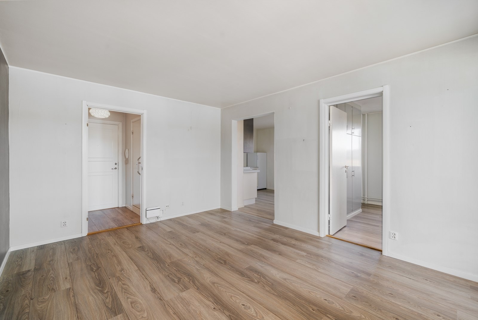 I stuen er det plass til sofagruppe og en mindre spisestue. Galleribilde