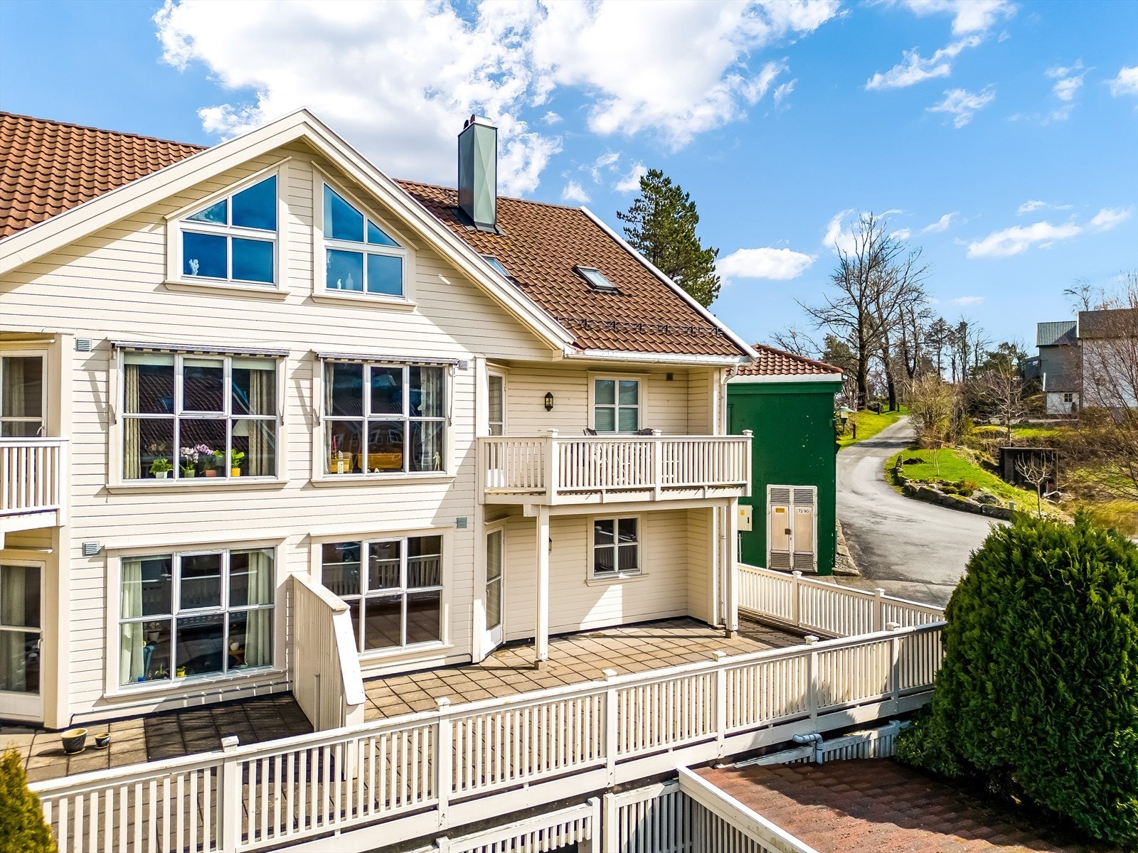 Trivelig endeleilighet med stor solrik terrasse. Galleribilde