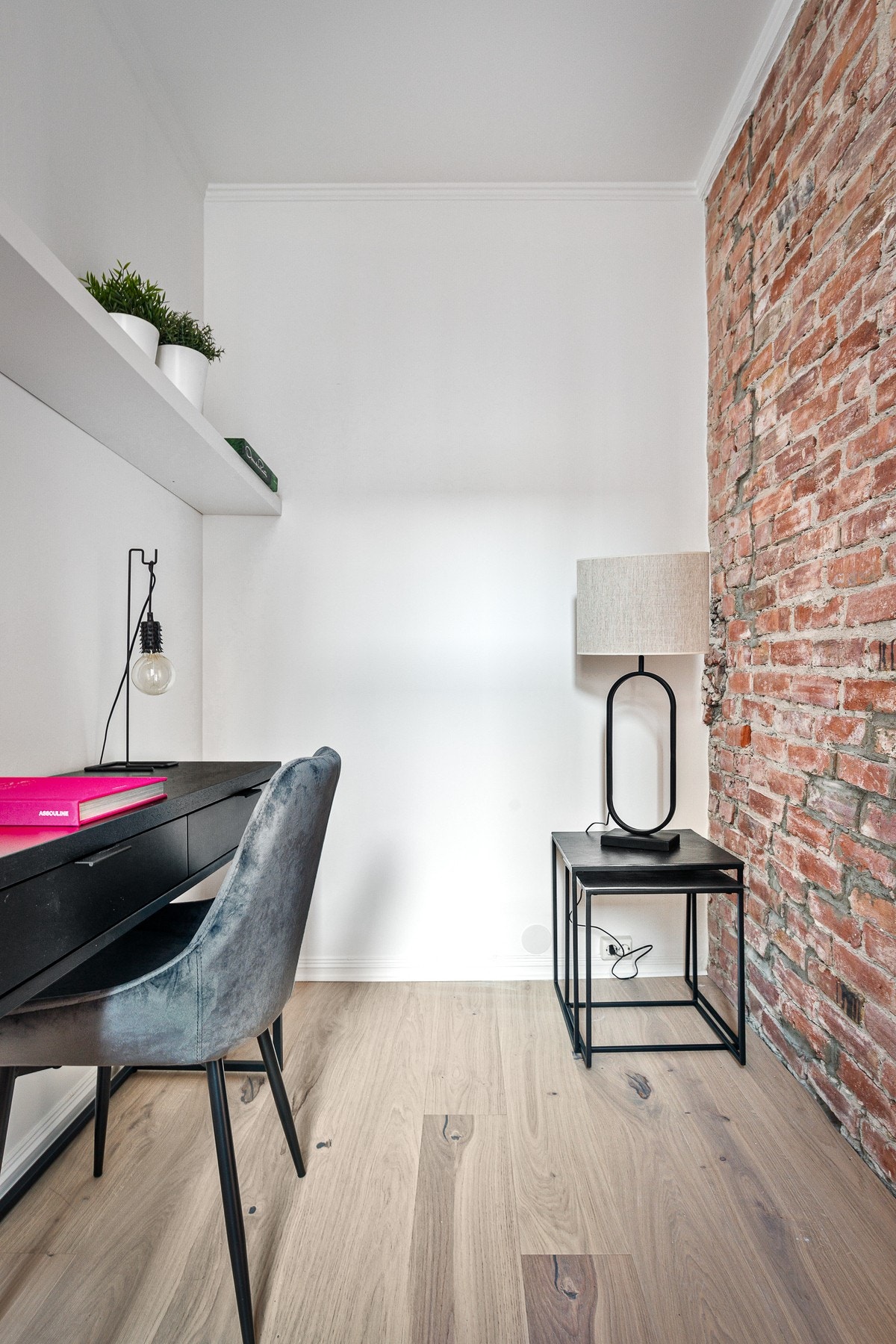 I tilknytning til kjøkkenet ligger et rom benyttet som soverom (ikke godkjent som soverom). Galleribilde