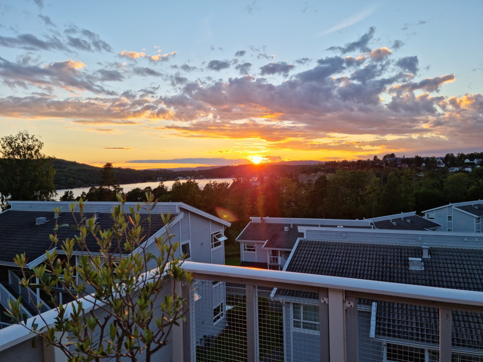 Privat bilde. Solen kommer ca. kl. 13 og det er sol helt til solen går ned i vest. Galleribilde