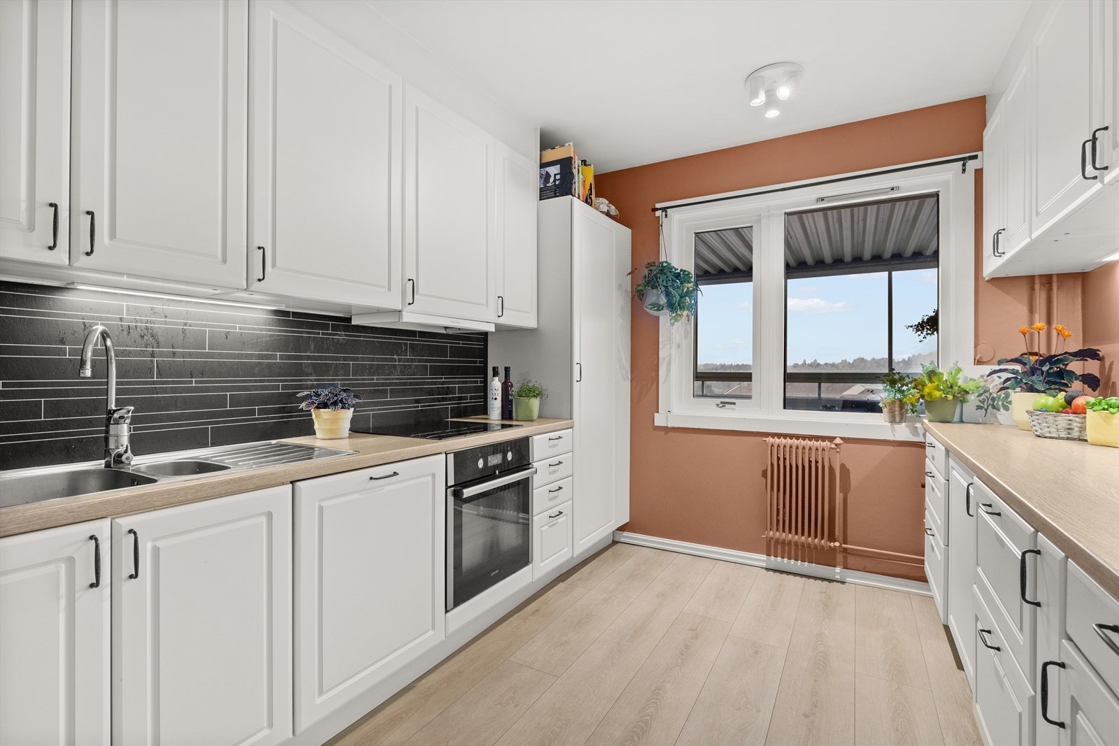 Leiligheten har en optimal planløsning med separat kjøkken Galleribilde