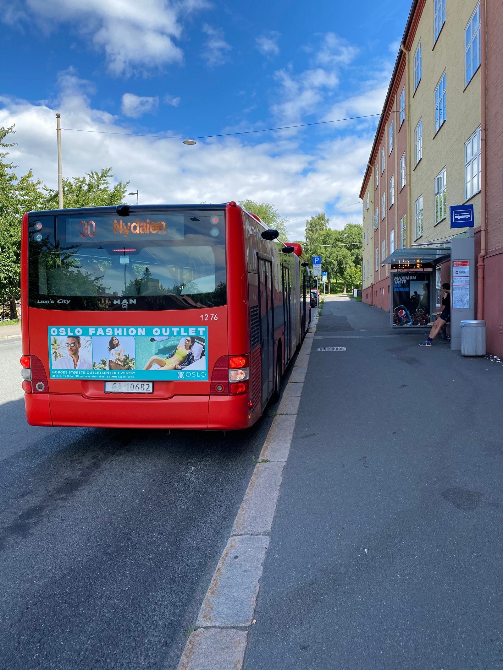 3 minutters gange til nærmeste bussholdeplass. Galleribilde