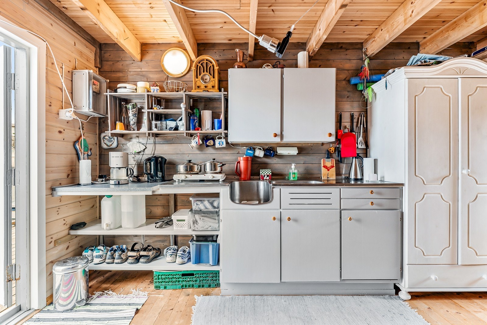 Det er innlagt strøm i naustet! Galleribilde