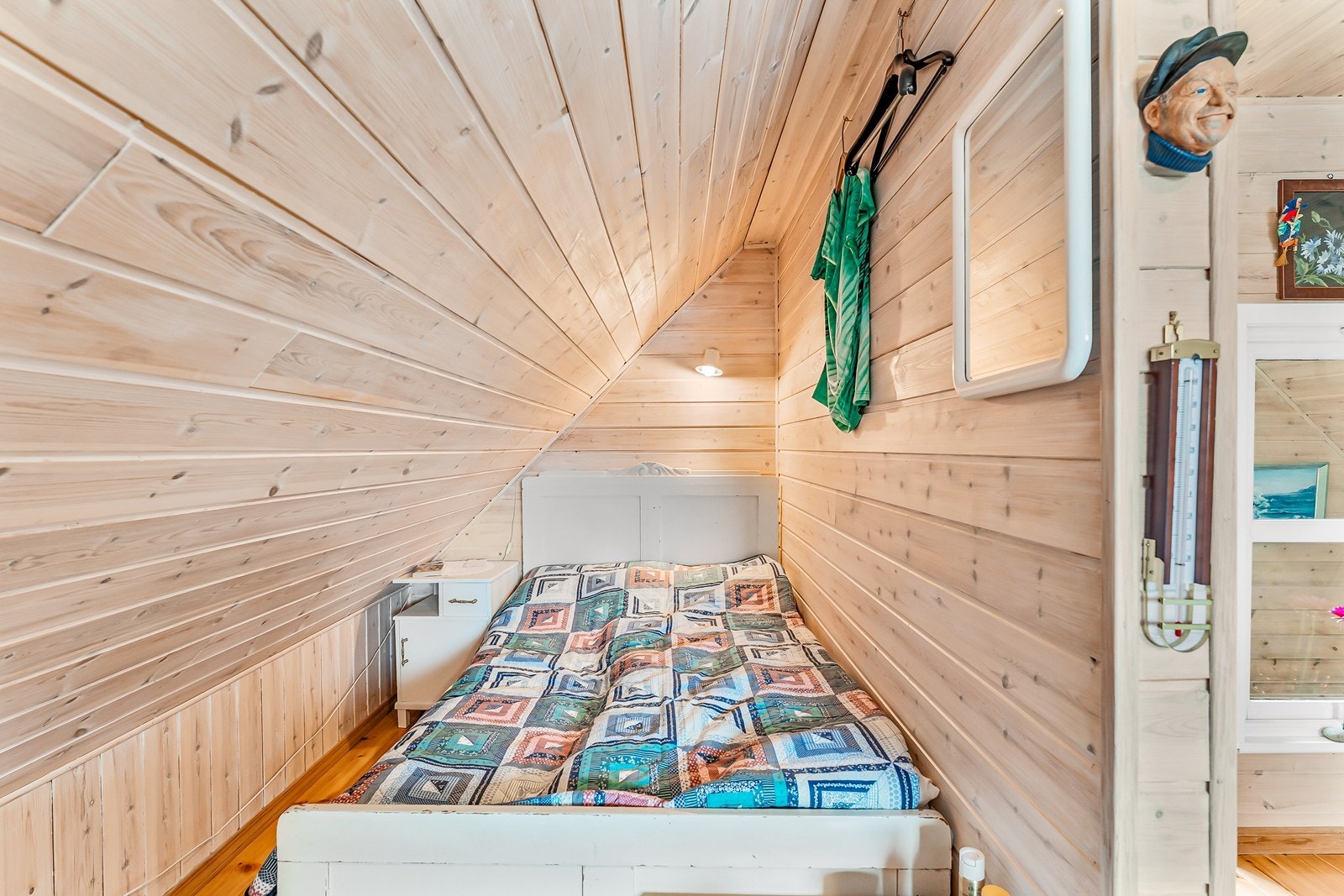 Nisje på loft. Galleribilde