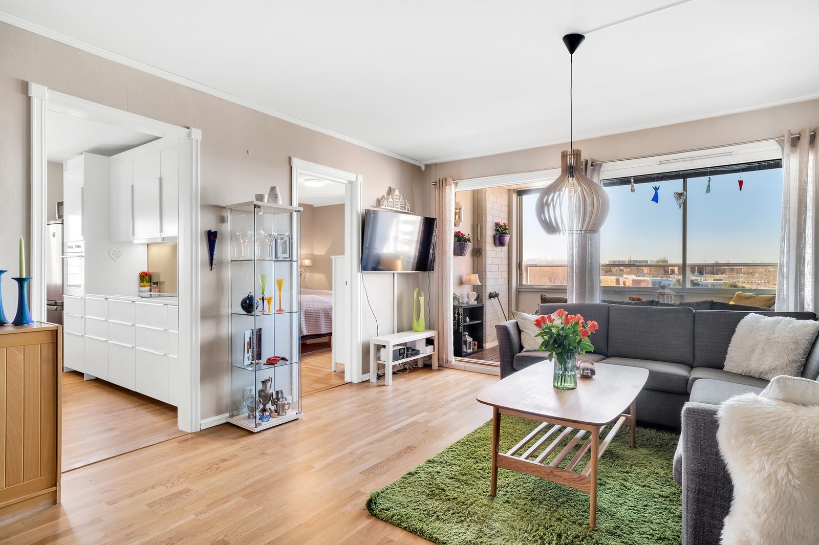 Det er heis i bygget som tar deg hele veien opp til 10.etg. Galleribilde