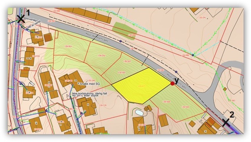 NB! Gul markering gjelder nabotomten. Punkt 1 og 2 viser tilkoblingspunkter for vann og avløp. Nærmeste tilkoblingspunkt for overvannsledninger er på andre siden av Major Wetlesens gate til svart stiplet ledning på bildet (ca. 10 m fra referansepunkt y). Galleribilde