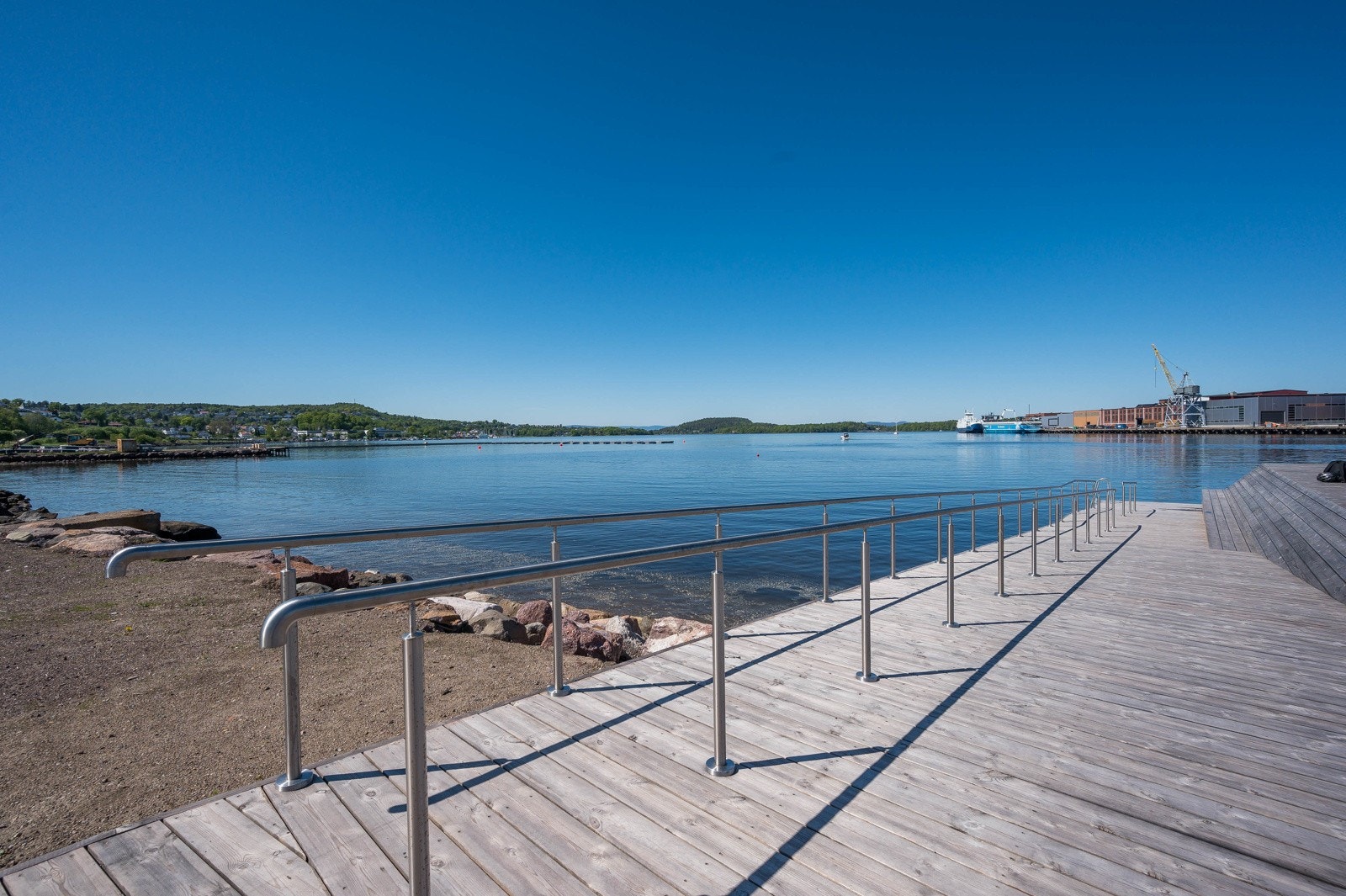 Her ser vi den nye og flotte kystparken langs Indre havn med båthavn, badeplasser, brygger, lekeplasser, fotball- og sandvolleyballbane2 Galleribilde