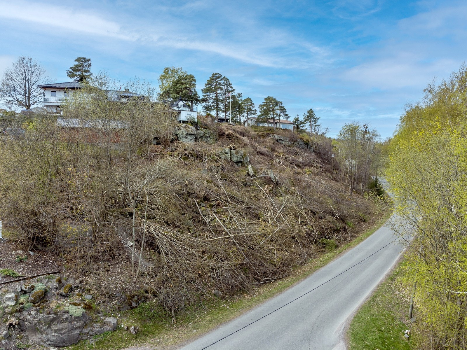 Kun få minutter med sykkel kommer du til det fantastiske og naturskjønne området på Karljohansvern, hvor du finner museer, kafeer, flotte turområder og flere badestrender. Galleribilde