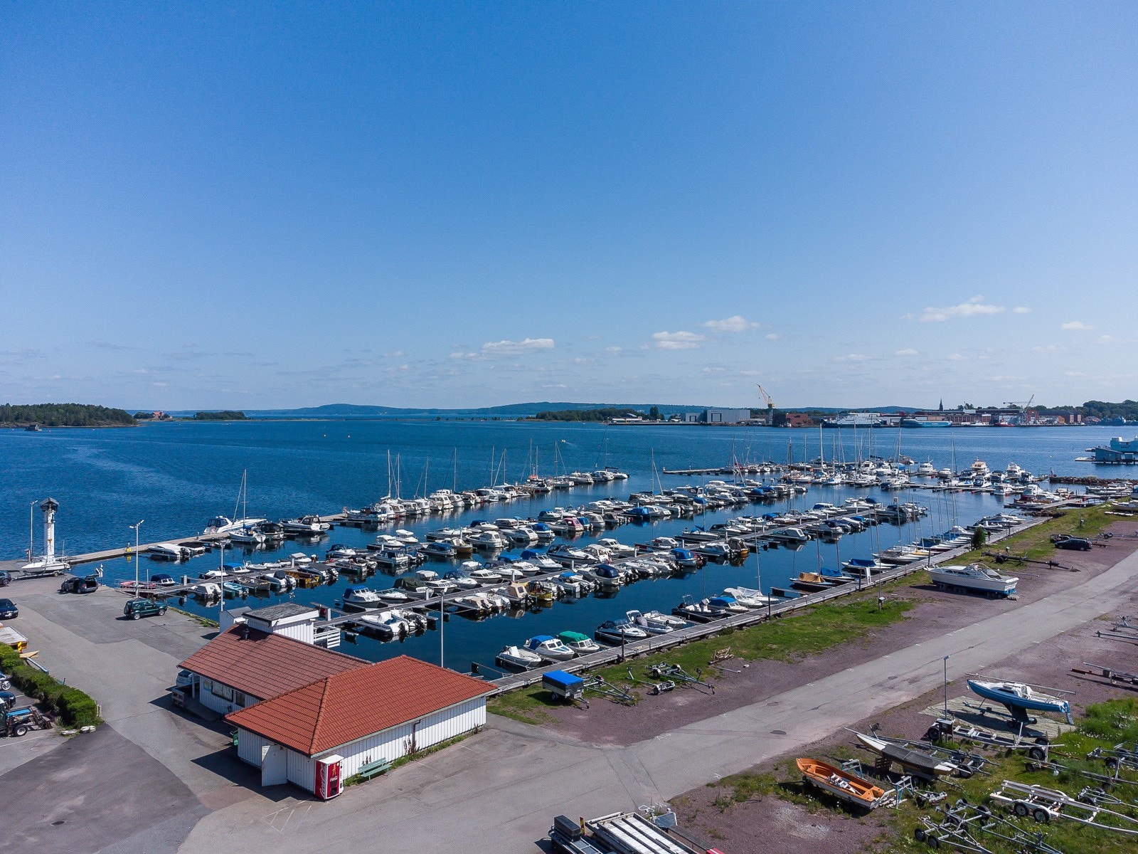 Dronebilde av Solviken Båthavn. Galleribilde