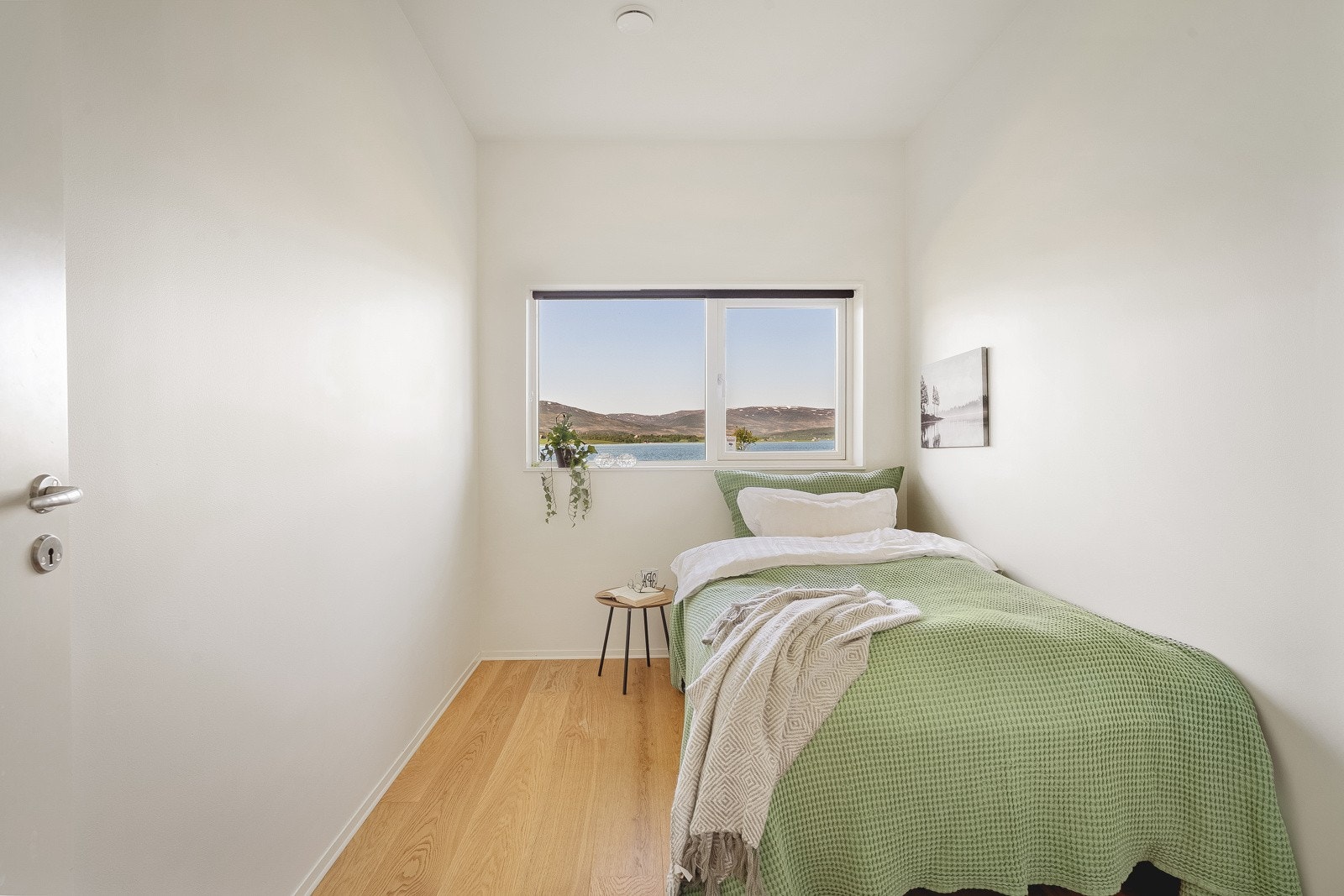 Lyst og fint soverom 2 Galleribilde