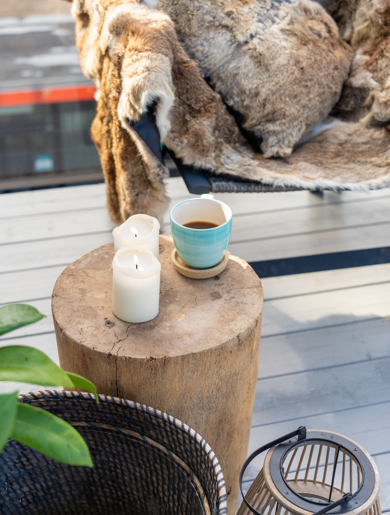 Sett deg godt til rette og nyt en kopp kaffe i ettermiddagssola. Galleribilde