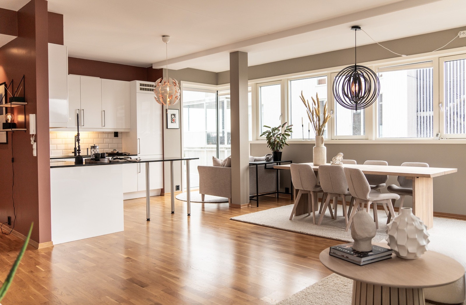 Åpen stue/kjøkken-løsning. Galleribilde