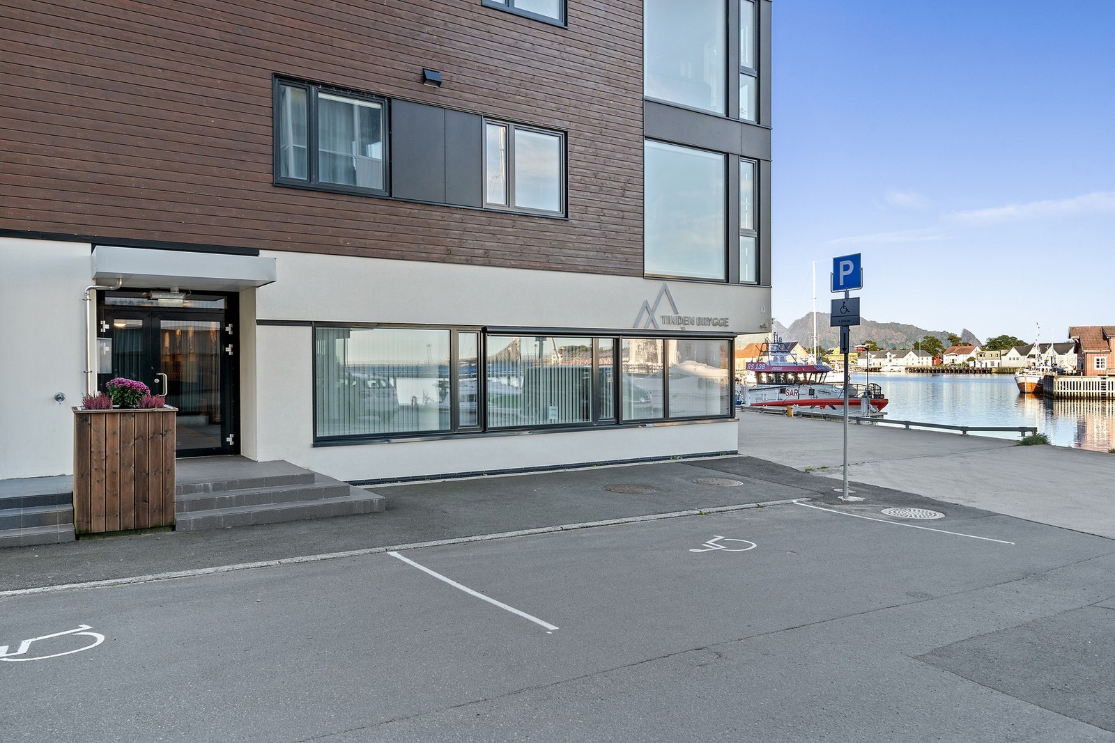 Uteområdet. Galleribilde