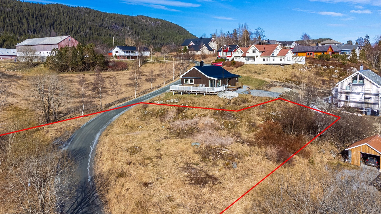 Inntegnet tomtegrense er kun for å vise Ca. hvor tomtegrensen går. For nøyaktig tomtegrense henvises til kart. Galleribilde