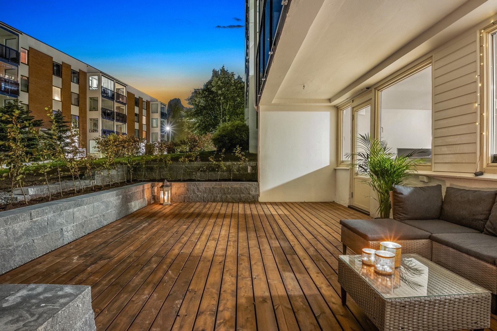 Boligfeltet er rolig og barnevennlig. Her kan du fint ha hund og barna ute trygt på terrassen din. Galleribilde