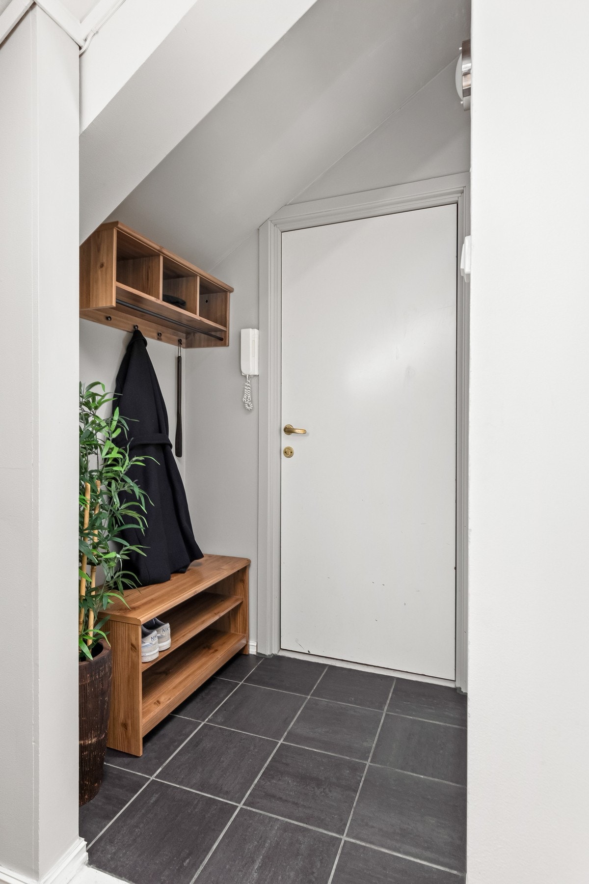 Entré med plass til å sette fra seg diverse yttertøy. Galleribilde