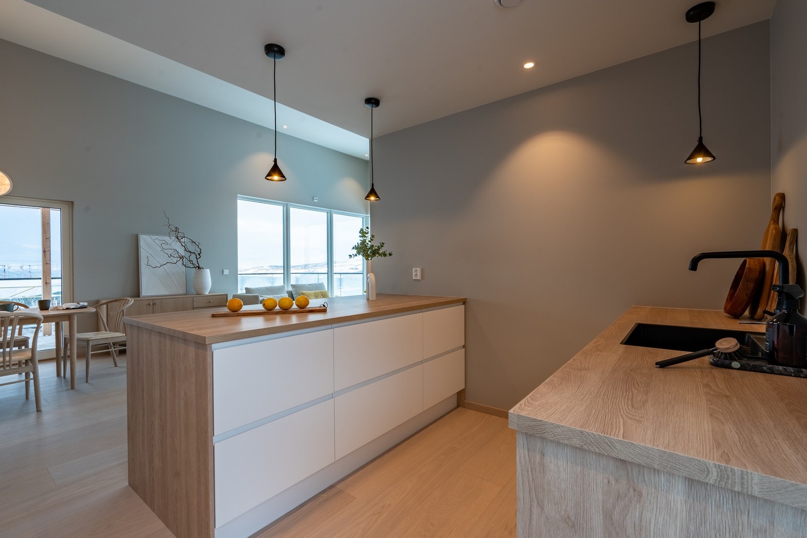 Åpen løsning mot stue/spisestue Galleribilde