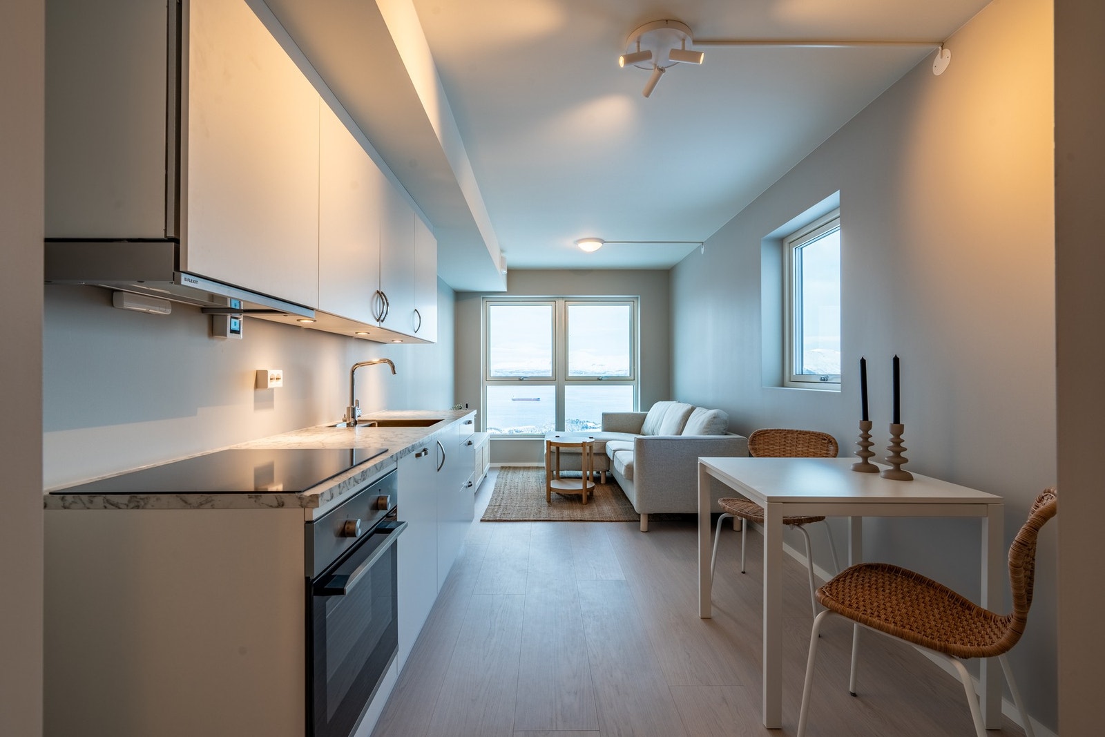 Kjøkken og stue i hybelleilighet Galleribilde