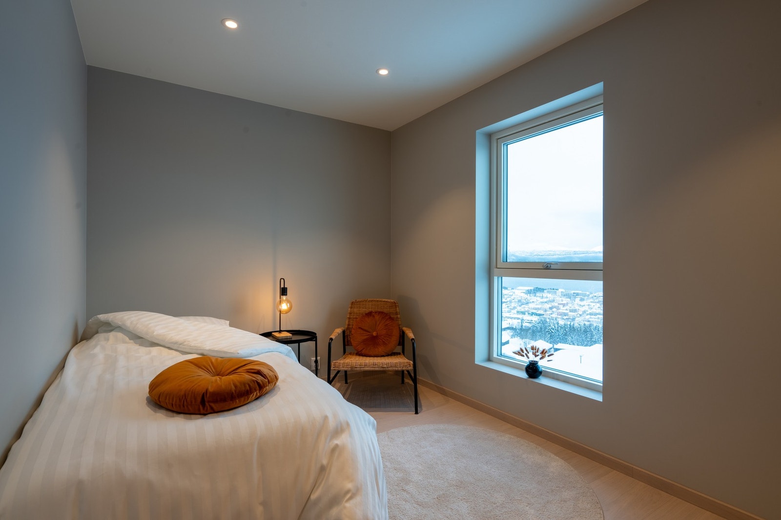 Soverom 2 sokkeletasje Galleribilde