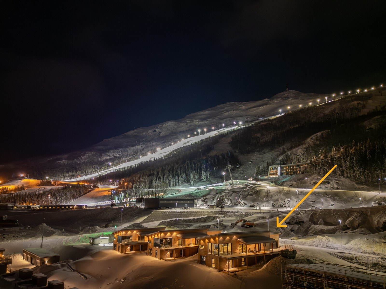 Boligen ligger fint til med kort vei til verdens råeste bakgård. Utsikten er uslåelig! Galleribilde