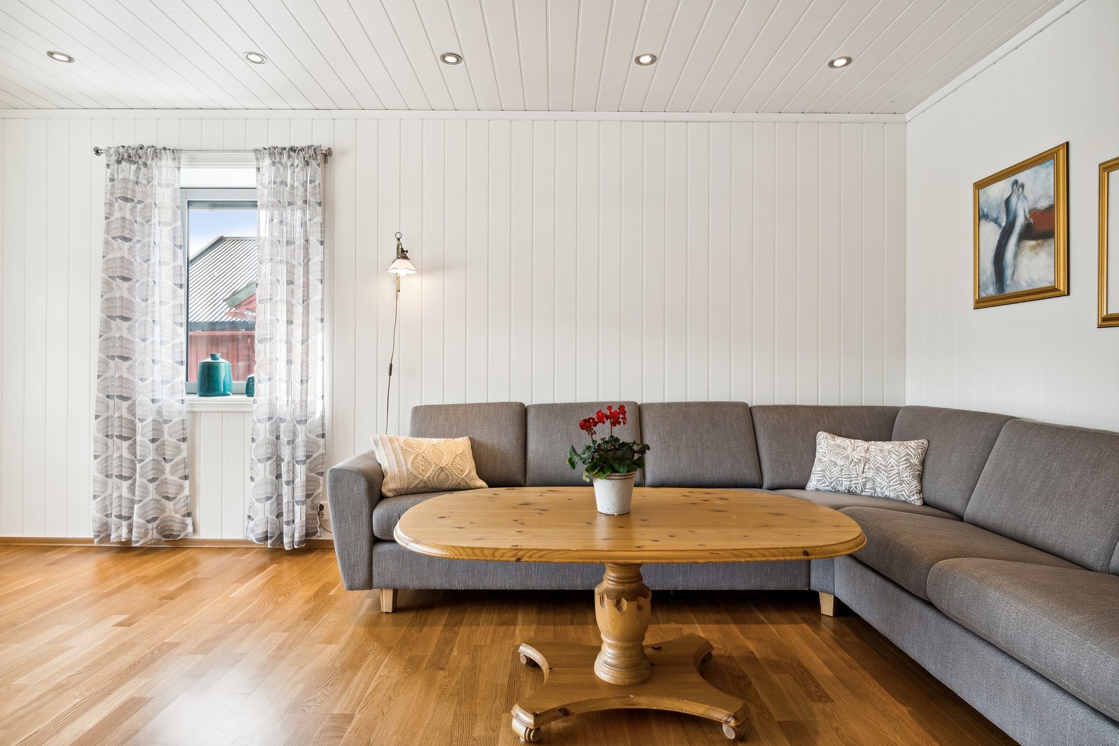 Hovedplan med stue/kjøkken, bad, bod og soverom Galleribilde