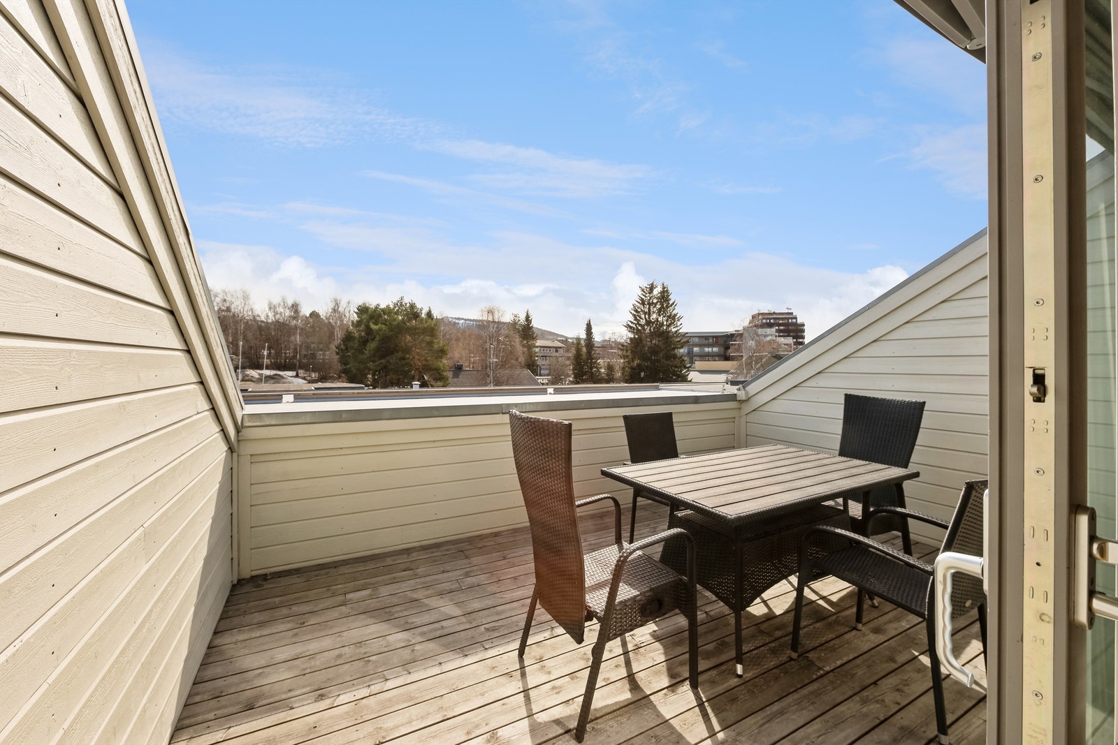 Takterrasse utenfor loftstue Galleribilde