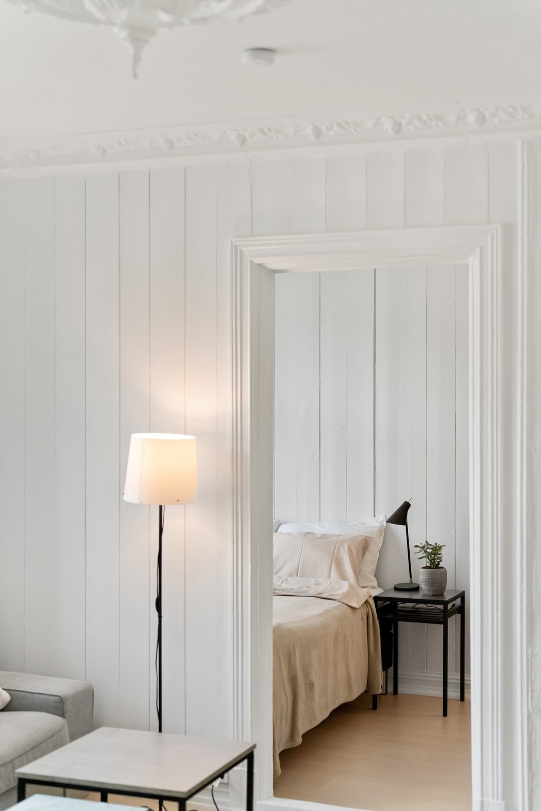 Boligen har et stor og romslig soverom med plass til dobbeltseng og garderobe/kontorløsning. Galleribilde