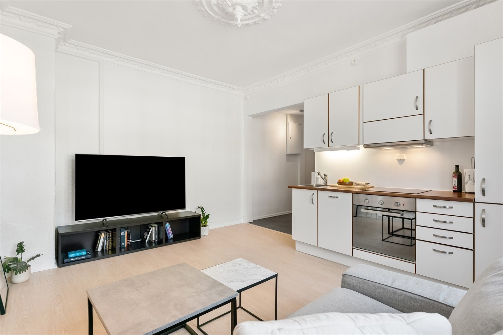 Leiligheten har en luftig romfølelse med en takhøyde på 2,72 meter målt i stue/kjøkken. Galleribilde