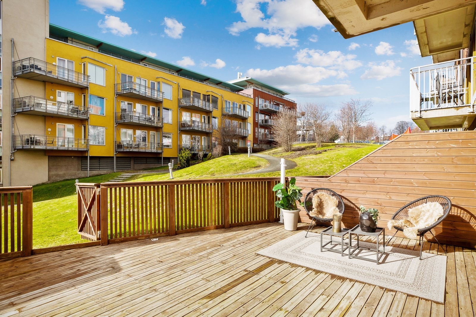 Det ble etablert nytt rekkverk og skillevegg i 2016 Galleribilde