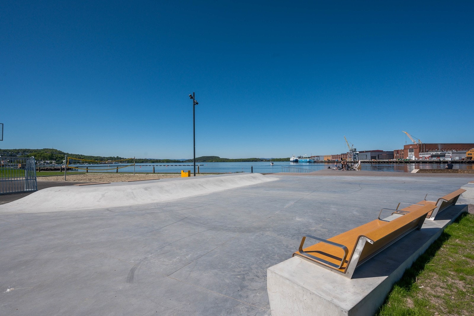 Her ser vi den nye og flotte kystparken langs Indre havn med båthavn, badeplasser, brygger, lekeplasser, fotball- og sandvolleyballbane. Galleribilde