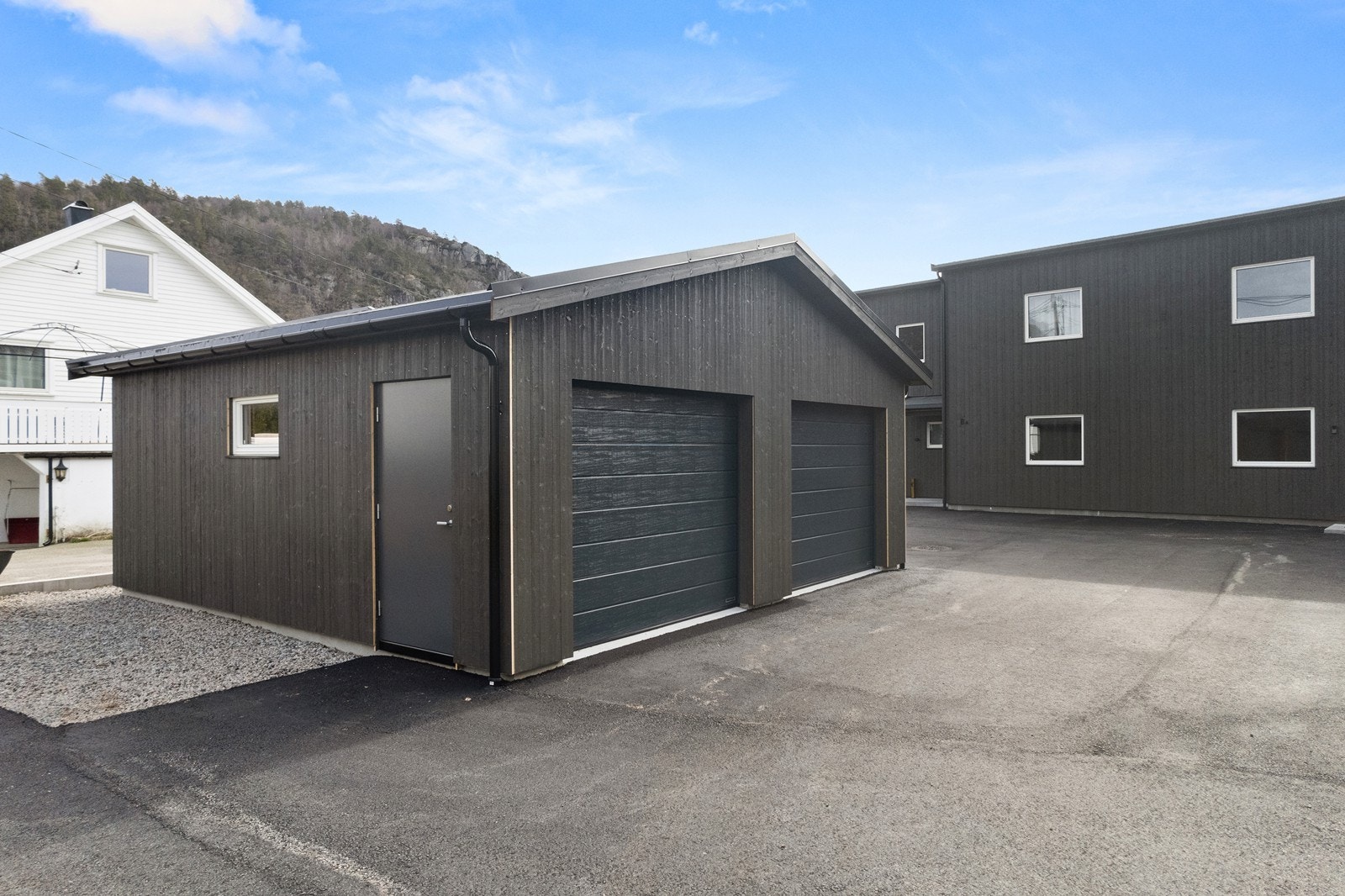 Halvdel av garasje medfølger Galleribilde