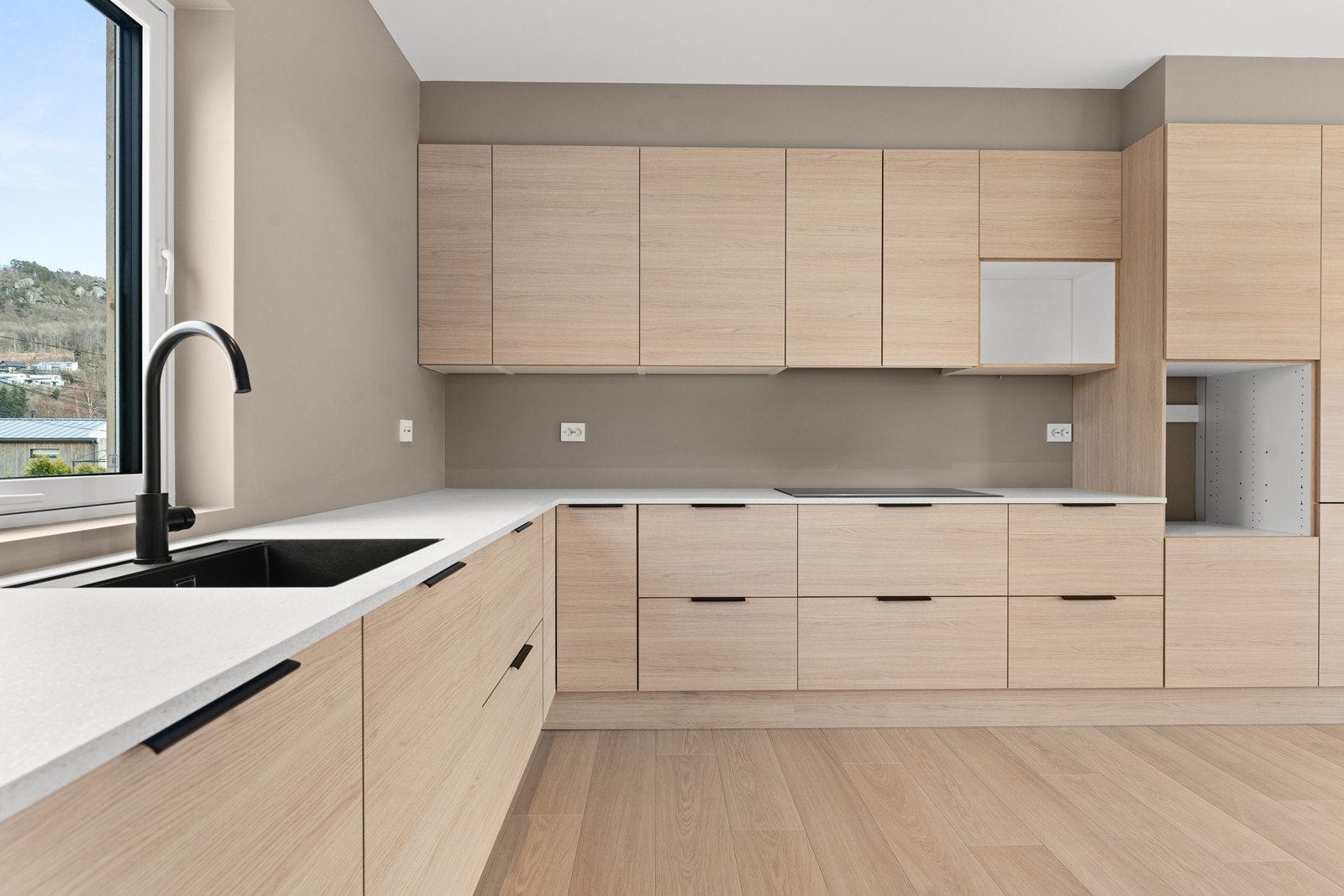 Stilige svarte detaljer Galleribilde