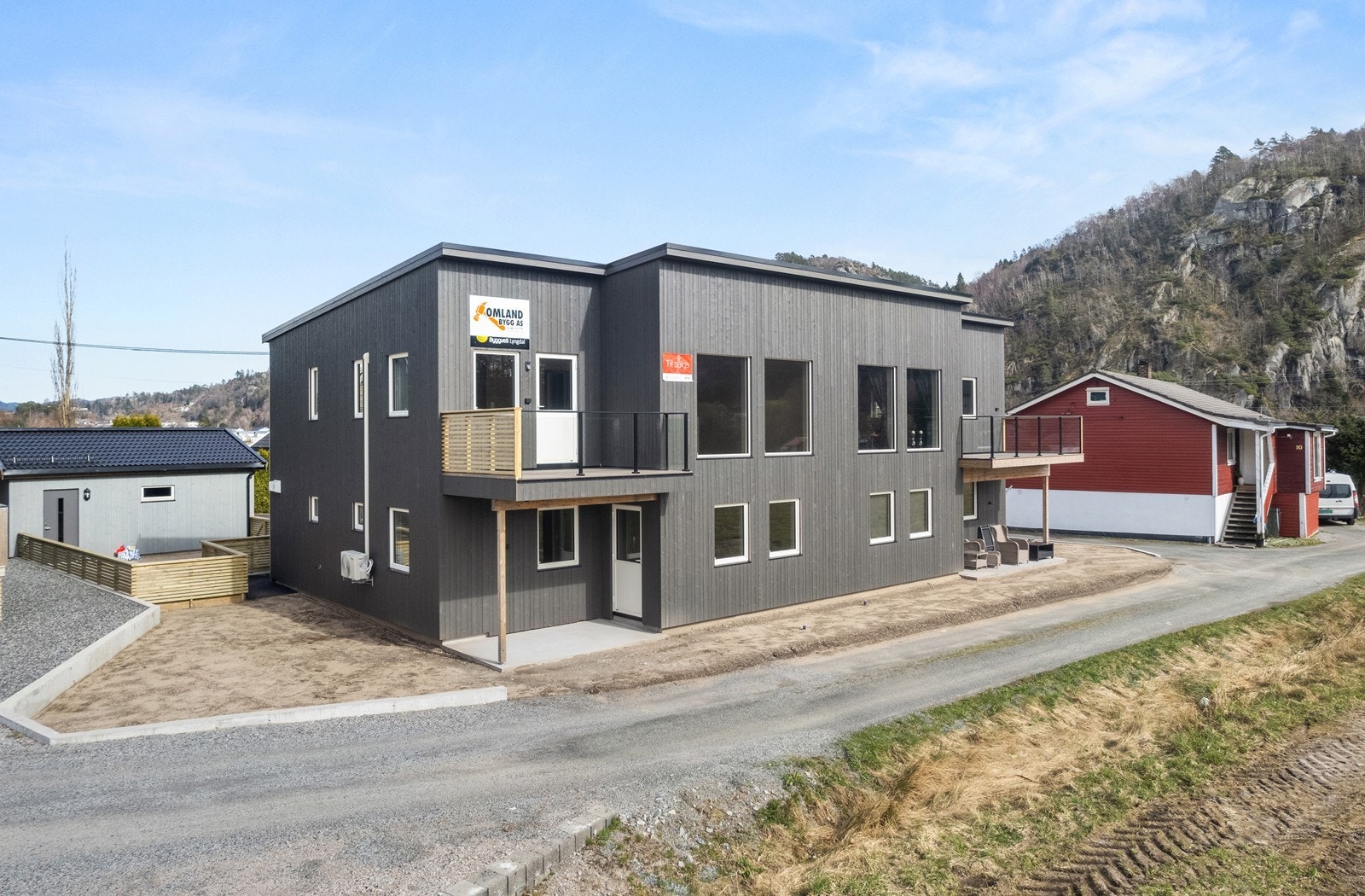 Boligen er vendt ut mot Rosfjord med en fin utsikt Galleribilde