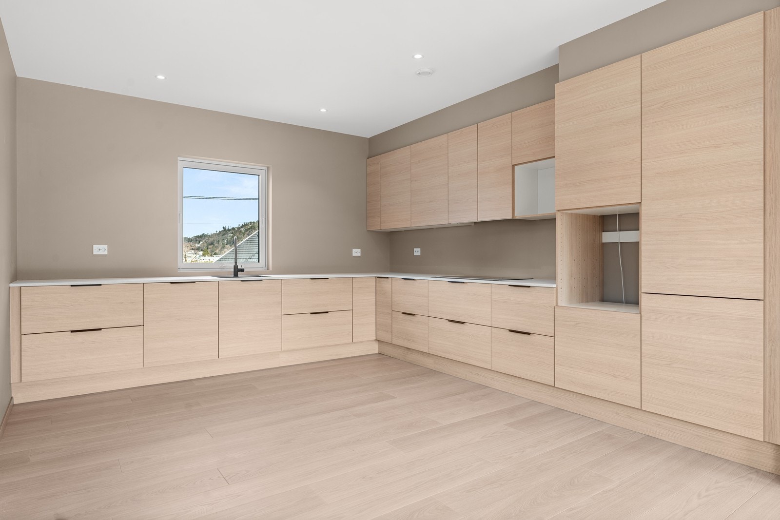 God skap- og benkeplass Galleribilde