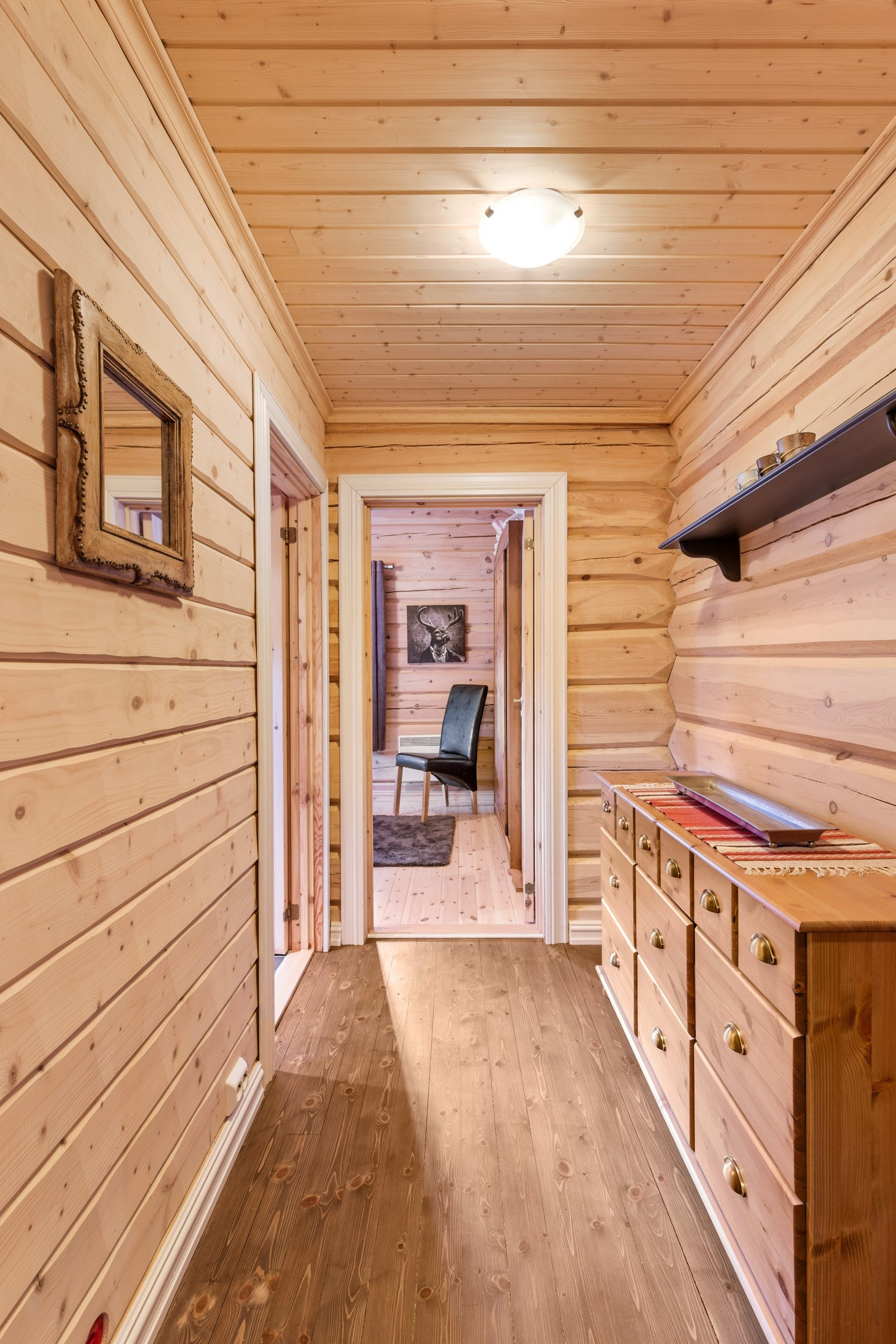 Hytten har fire soverom, samt hems Galleribilde