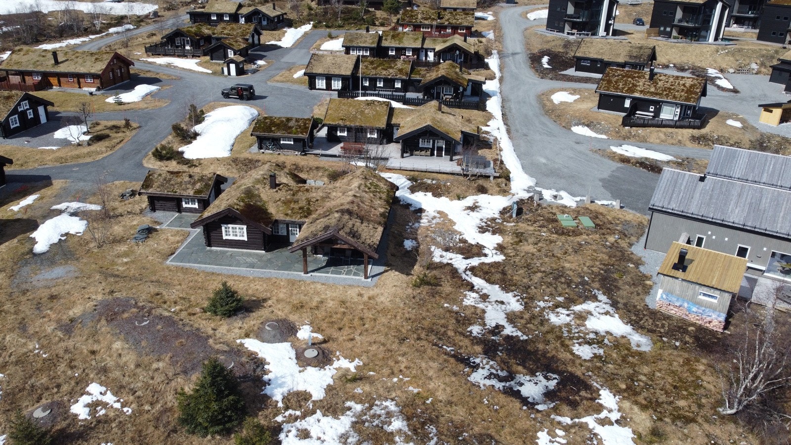 Hytten ligger fint til, med kort gangavstand til både skianlegget og langrennsløype Galleribilde