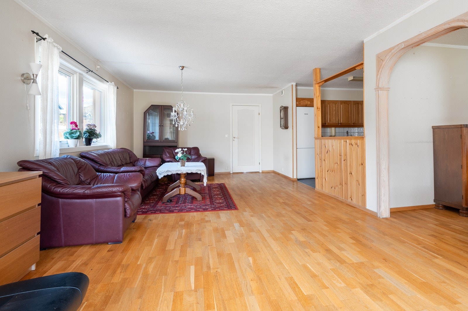 Parkettgulv og lyse flater Galleribilde