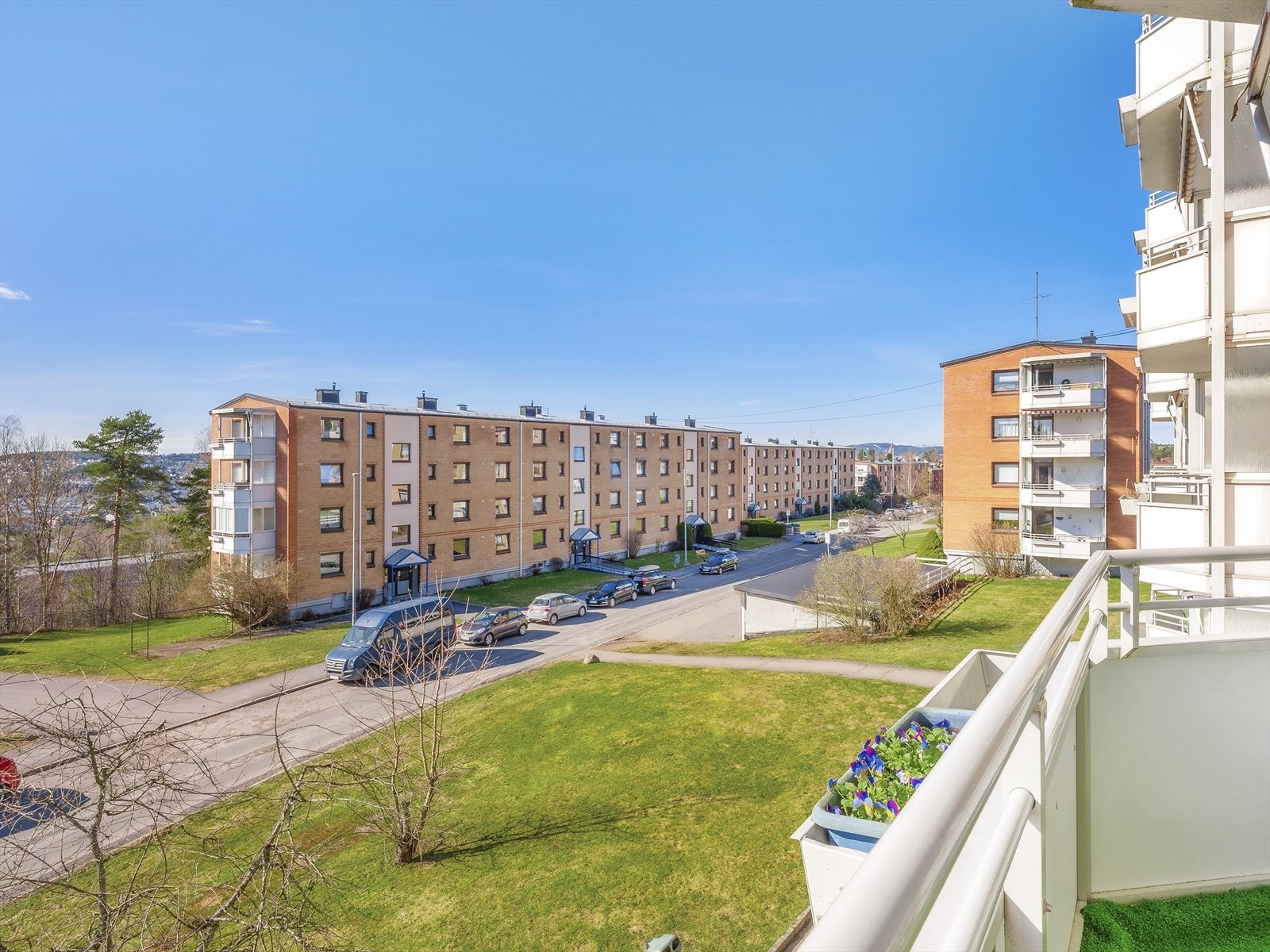 Ca. 5 minutters gåavstand til Bøler senter
og Bøler T-bane. Galleribilde