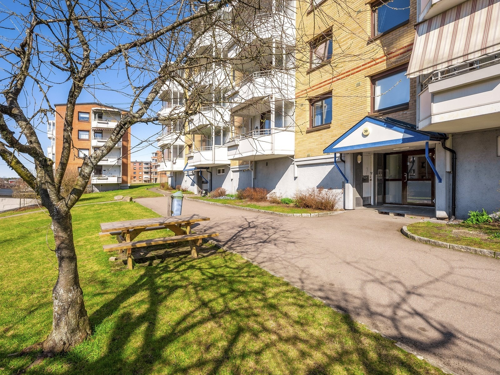 Inngangsparti. Galleribilde