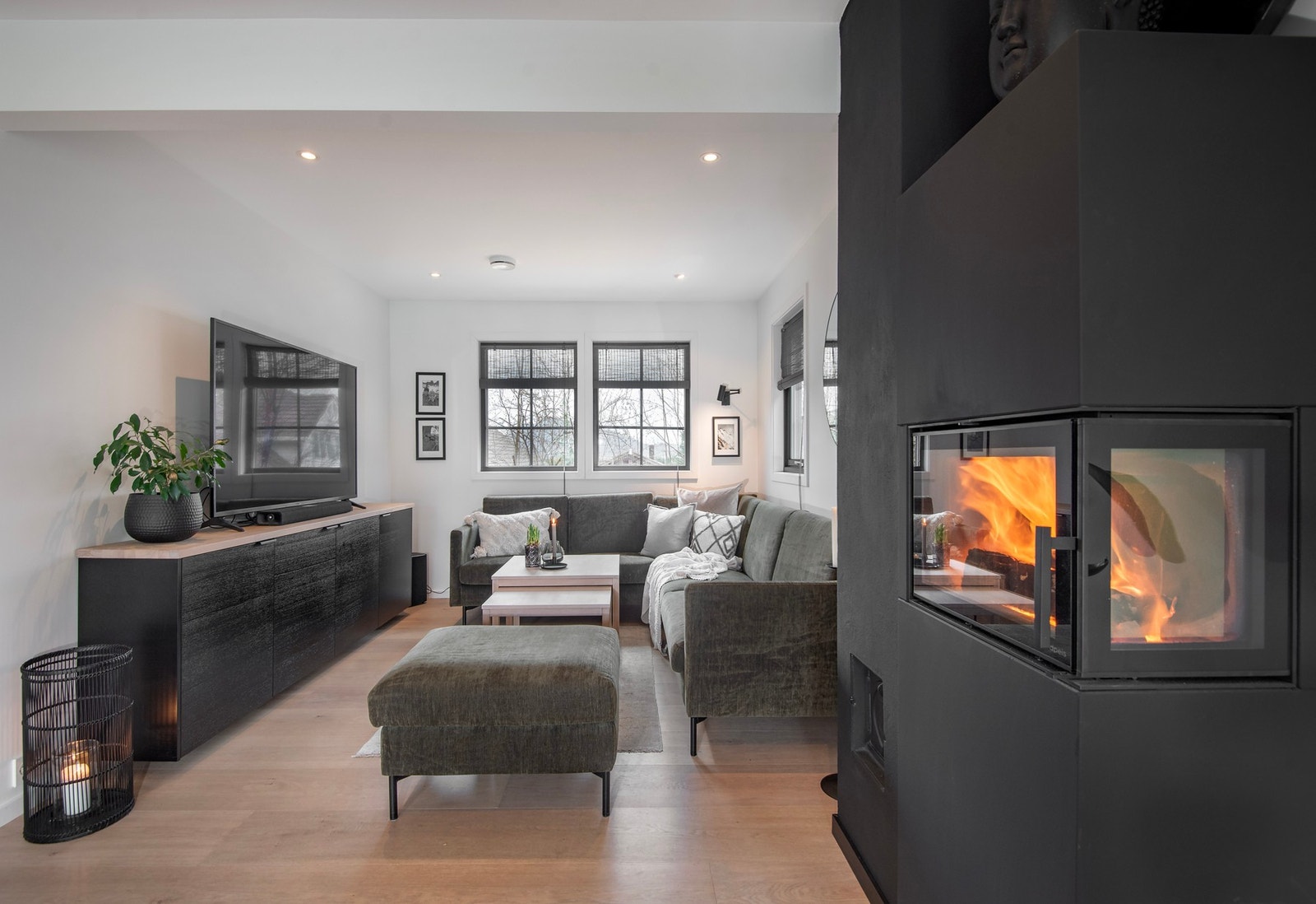 Fin vedovn i stue som skaper en deilig atmosfære. Galleribilde