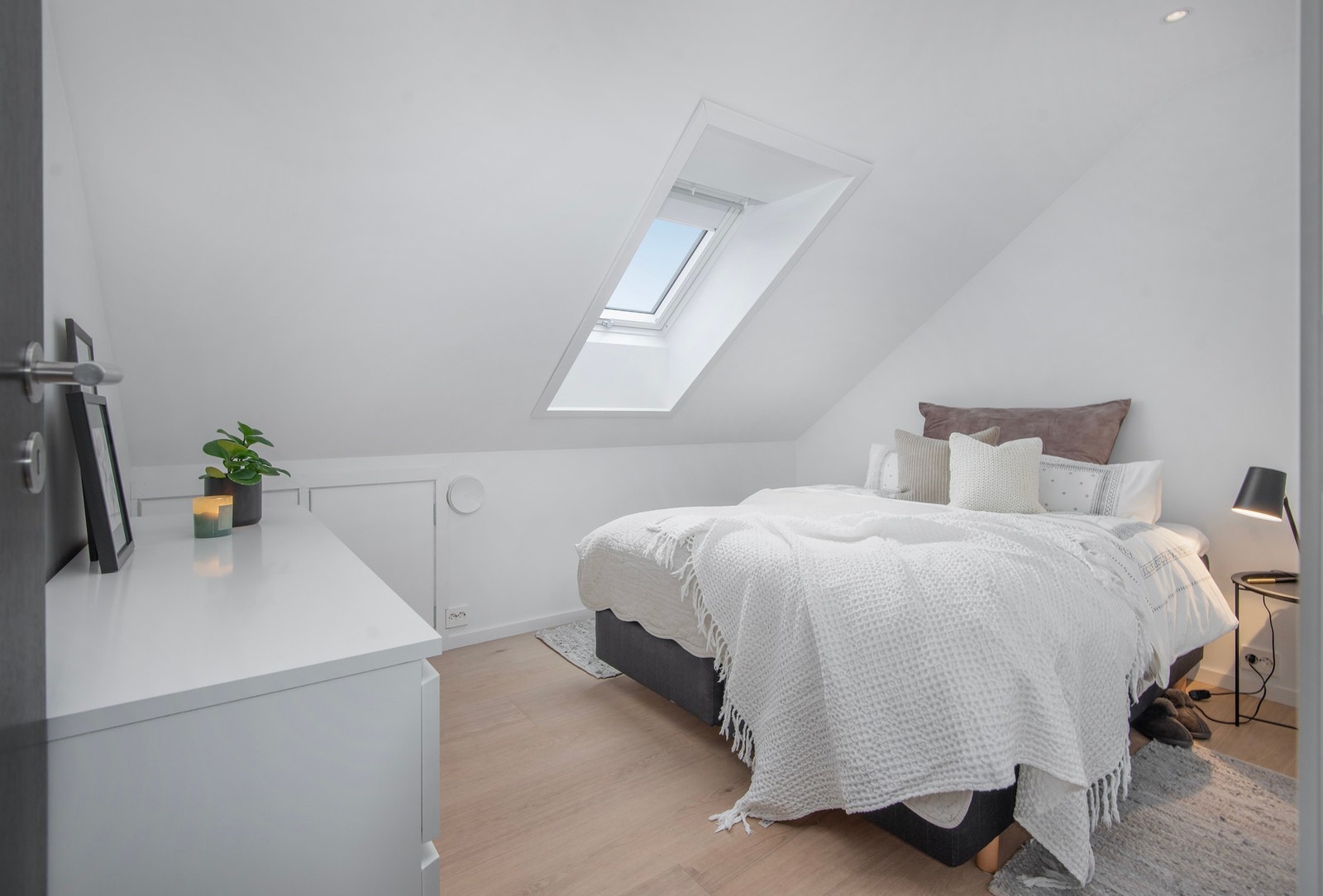 Rom på loft som blir benyttet som soverom 2. Galleribilde