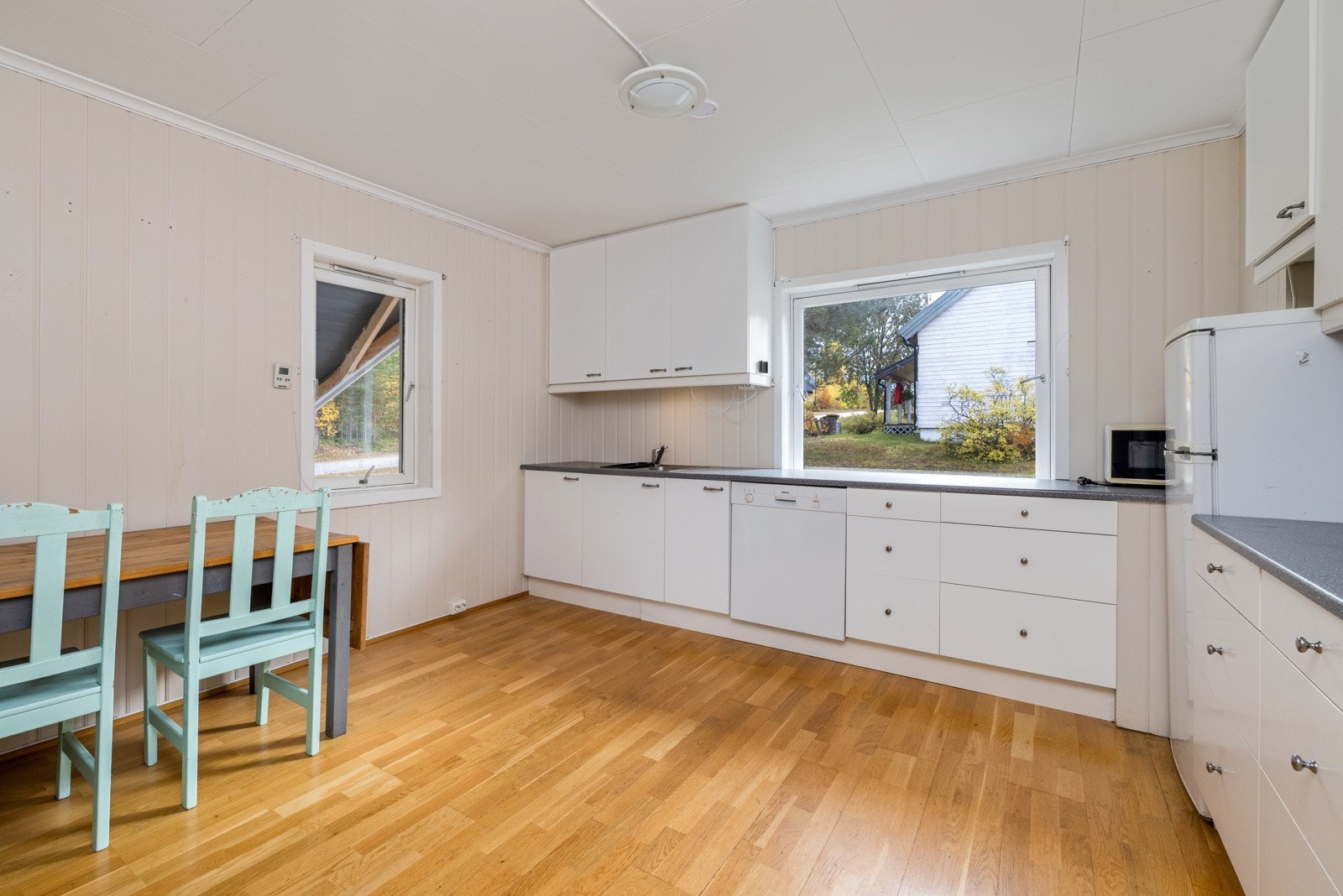 Plass til spisebord på kjøkkenet. Galleribilde